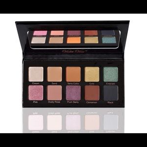 BRAND NEW Essential Eyeshadow Palette Violet Voss